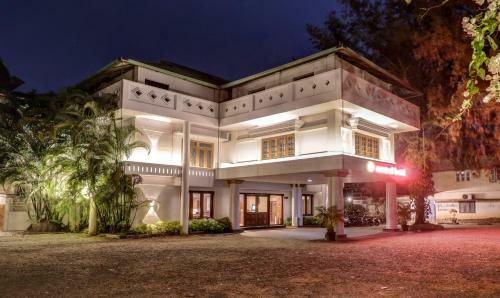 Treebo Trend Central Hotel