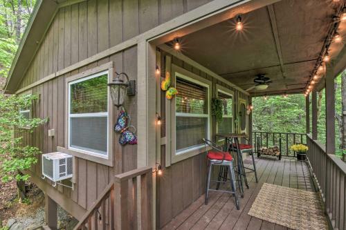 Treetop Haven With Deck, 8 Mi To Fairgrounds!