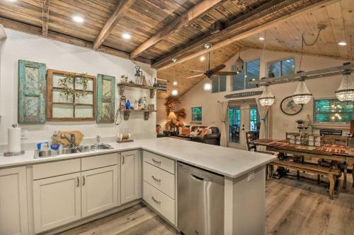 Striking Home With Hot Tub, Deck, And Lake Access