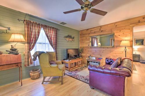 Cozy Hayesville Cabin With Fire Pit And Views!