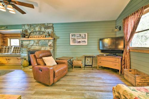 Cozy Hayesville Cabin With Fire Pit And Views!
