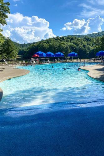 Big Canoe Home - Waterfall Hikes And Indoor Pool!
