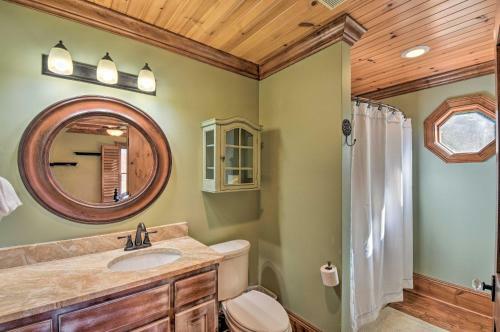 Clarkesville Ranch Cabin With Screened-in Porch