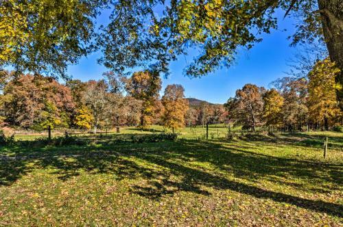 Clarkesville Ranch Cabin With Screened-in Porch