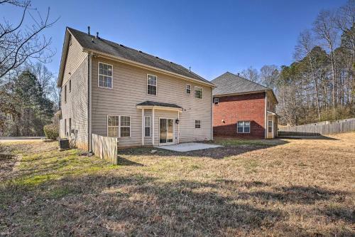 Quiet Home With Private Yard, 26 Mi To Atlanta!