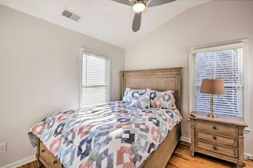 Sun-lit Mableton Townhome 7 Mi To Six Flags!