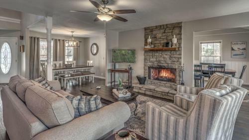 Lakin' Memories By Escape To Blue Ridge