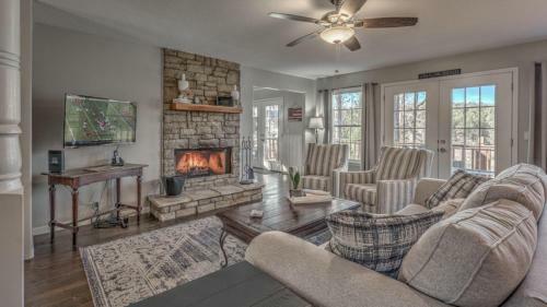 Lakin' Memories By Escape To Blue Ridge