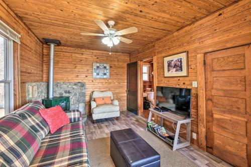 Secluded Ridgetop Hideaway With Valley Views!
