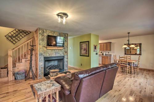 Cozy Ellijay Hideaway With Indoor Pool Access!