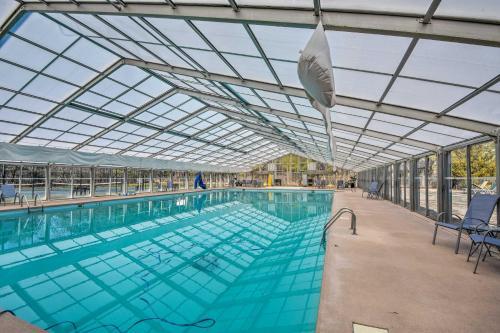 Cozy Ellijay Hideaway With Indoor Pool Access!