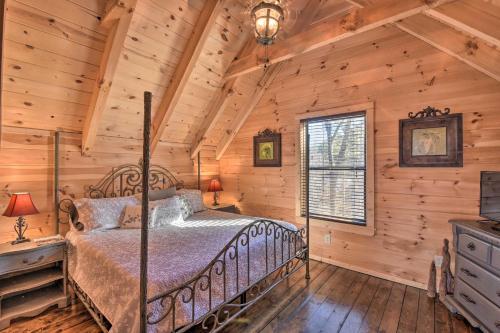 Idyllic Resort Cabin With Fire Pit And Pool Table!