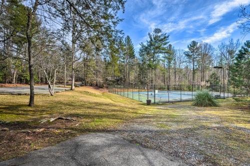 Idyllic Resort Cabin With Fire Pit And Pool Table!
