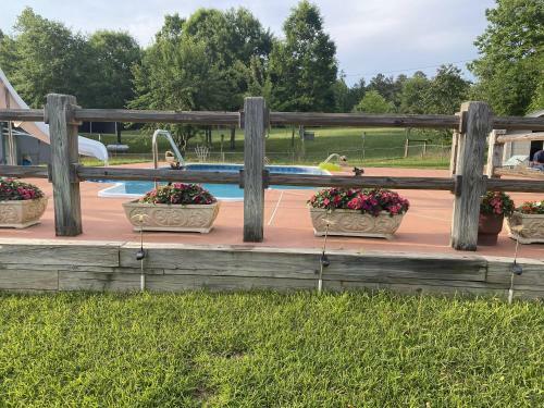 Hostal Poolhouse Cottage