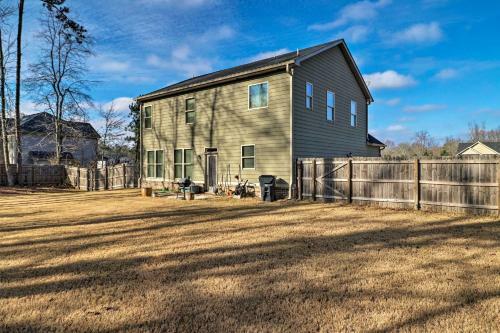Suburban Family House With Easy Access To Downtown!