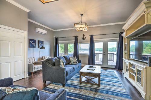 Waterfront Gem On Lake Sinclair With Boat Dock!