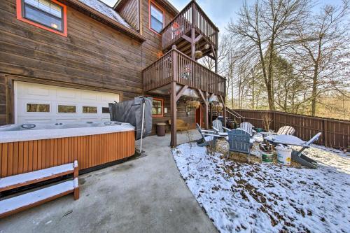 Pet-friendly Mineral Bluff Cabin With Hot Tub!