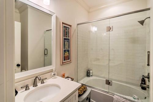 Chic St Simons Island Townhome With Pool Access