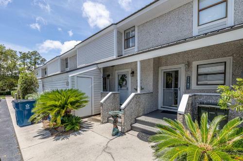 Beautiful 2 Bed - 1 And A Half Bath Condo Built Over Lagoon St Simons Island
