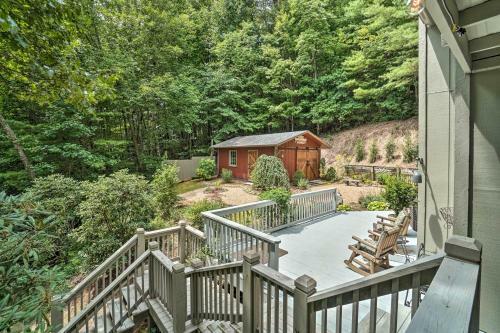 Cozy Cabin With Deck 4 Mi To Dining And Hiking!