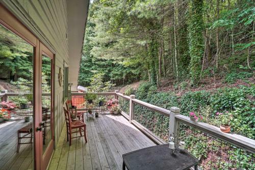 Cozy Cabin With Deck 4 Mi To Dining And Hiking!