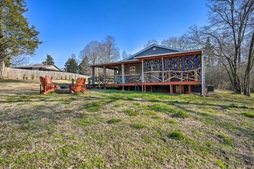 Charming Escape With Fire Pit In Summerville!