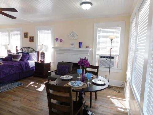 Lawrence Village Bed And Breakfast