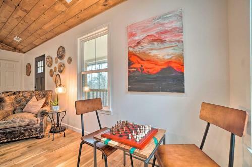 Painted Skies Upscale Getaway With Fire Pit!