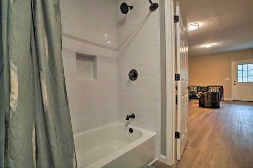 Painted Skies Upscale Getaway With Fire Pit!