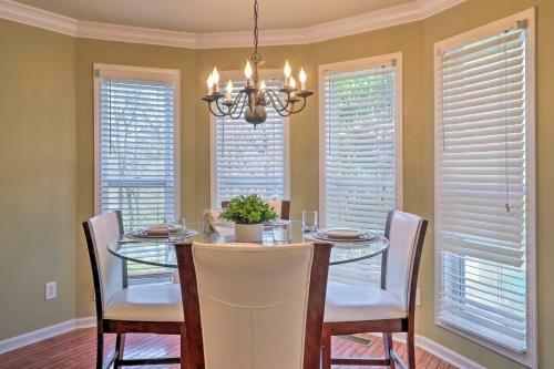 Spacious Stockbridge Manor Pool Table, 2 Kitchens