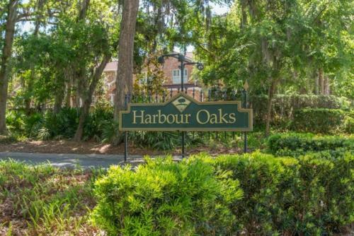 Attractive And Comfortable 2 Bedroom 2 Bath Harbour Oaks Condo