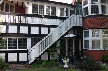 Barons Court Hotel