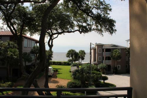 Great Ocean Views - Luxury Condo Near The Village