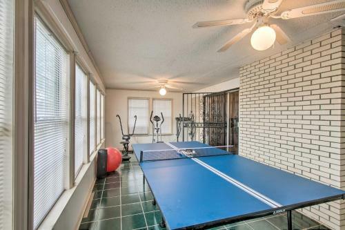 Charming Waycross Getaway With Recreation Room