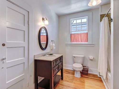 Large Tybee Beach Home On Back River With Private Dock Heated Pool Access!