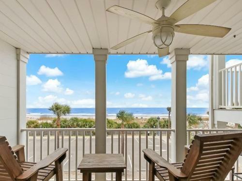 New Listing! Ocean Views, Heated Pool Access, Steps To Beach, Tybee Pier, Restaurants, And Shops!