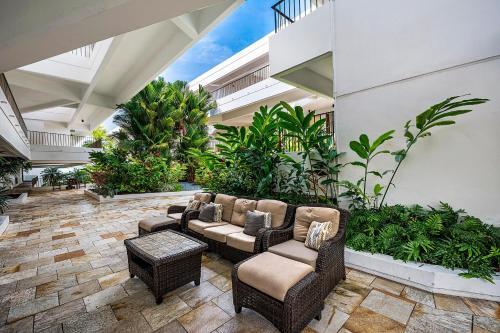 Royal Seacliff #406