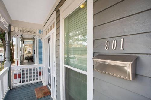 Montgomery House Upper By Lucky Savannah