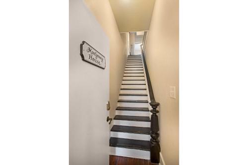 Montgomery House Upper By Lucky Savannah