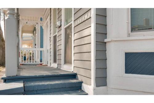 Montgomery House Upper By Lucky Savannah