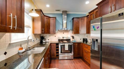 Peachy Pied-�-terre-10 Miles To Historic Savannah-pool