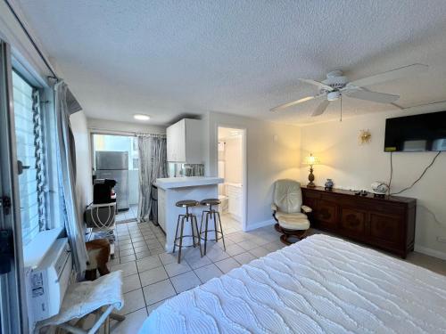 Apartamento 2463 Kuhio Ave #303