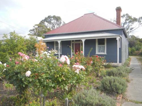 Yarram Cottage: Art And Accommodation