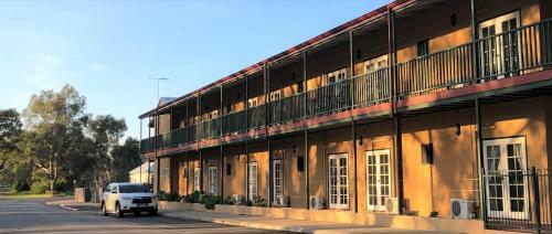 Settlers Hotel York