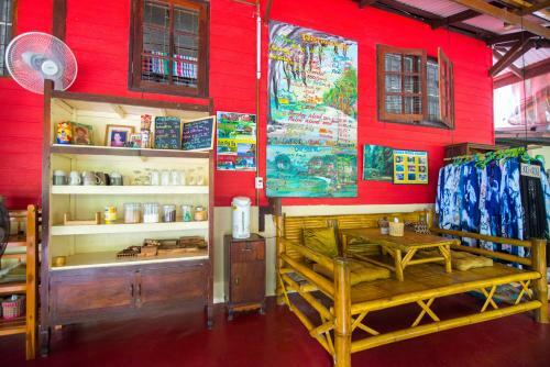 Hotel Bananas Resort & Restaurant