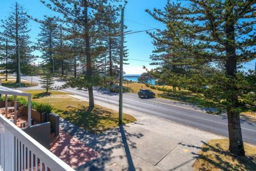 Apartamento Burleigh Yamba Unit 1. Beachside. Ocean Views, Big Backyard.