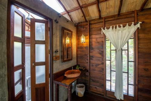 Hostal The Moken Eco Village - Sha Plus