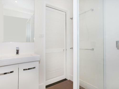 Oogar 10 - Five Bedroom Home With Pool, Wifi, Aircon!