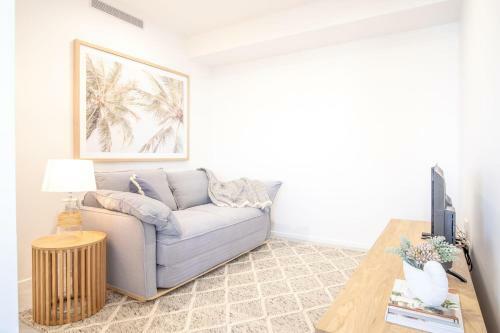 Maroochydore Ocean Views Stylish Sub-penthouse Apartment