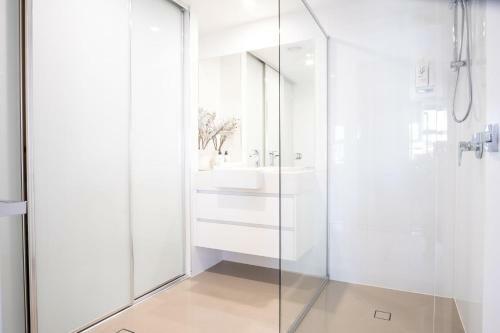 Maroochydore Ocean Views Stylish Sub-penthouse Apartment